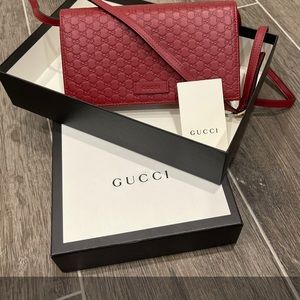 Gucci crossbody / wallet with strap
